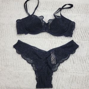 Circa 2007 Victoria's Secret lined demi bra and panty set